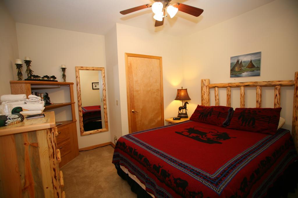 Bar W Guest Ranch Villa Whitefish Room photo